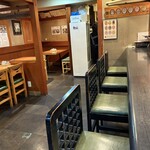 季節料理 長嶋 - 店内カウンター席とテーブル席