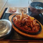 明洞亭 - ポックム定食