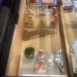 根津松本 - お昼前のケース内光景