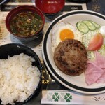 和喜 - ハンバーグ定食＋味噌汁