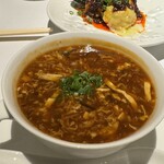 Madame Fan - サンラータン（15SGD）