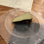 BILLION - ピスタチオバスクチーズケーキ