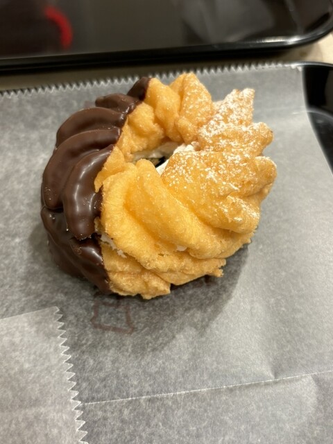 mister Donut Shinjuku Yasukunidori Shop photo 3