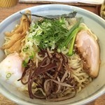 Ramensampo - あぶら麺 スープ付き！
                      
                      久しぶりの訪問！
                      ここはかなり前から鶏白湯を使い、麺も数種使い分けハイレベルならーめんが食べられる。
                      
                      スープ付きだと麺を付けてつけ麺風に！
                      麺を1/3残し、丼にスープを入れて最後はらーめんで。
                      
                      もちろん完食完飲！