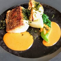レストラン シンフォニー - 妹、私、息子のメインその１は真鯛のポワレ アオサ海苔とトマトクリームソース✨ソースが美味♡旬のツルムラサキもクセがなく、アオサの香りもアクセントになり楽しい♫