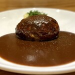 洋食 おがた - 肉の塊を食べてる感覚のハンバーグ