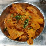 カジャナ - 本日のサブジ（じゃがいも、カリフラワー、トッピングはパクチー）