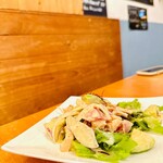 イーストサイド茶屋 - サーモンとアボガドのサラダ