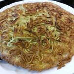 梅蘭 - 名物・梅蘭焼きそば９００円。