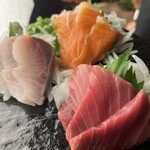 完全個室×九州料理居酒屋 楽え門 水道橋駅前店 - 刺身三種盛り