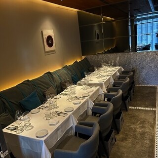 ご会食や親しい方々との集まりに最適。周囲を気にせずゆったりと過ごせます。