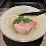 Beef Laboratory - 牛骨とテールのラーメン