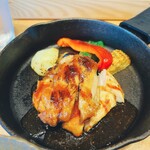 丹波山本亀岡本店 鶏と亀 - 料理写真:地鶏のグリル