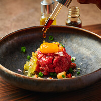 【食べ方2】特製タレ3プッシュ、トリュフオイルを2プッシュ〜