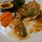 キッチン ブルー グローブ - 梨と野菜のデュクセルを乗せて