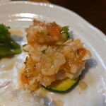 キッチン ブルー グローブ - ズッキーニを下にして