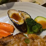 キッチン ブルー グローブ - 備え付け野菜のアップ