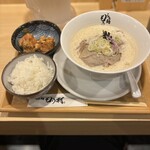 らぁ麺 もう利  梅田店 - 唐揚げセット　鶏白湯ラーメン