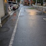 一由そば - セブンを右折して…舎人ライナー高架線の方に歩く