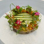 Restaurant KAITO - クスクスと茄子・トマトのサラダ、カツオの燻製 上にはマイクロハーブのサラダ、鱒子、オリーブ油パール、パプリカのピュレ、チーズに、ペンタス