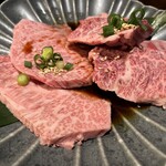炭火焼肉 ホルモン にく式 - リブサーロイン　アツハラミ