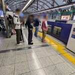 一由そば - 帰宅ラッシュ前の2番線ホーム　②