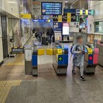 一由そば - エスカレーターを上がるとスグに京成日暮里駅
