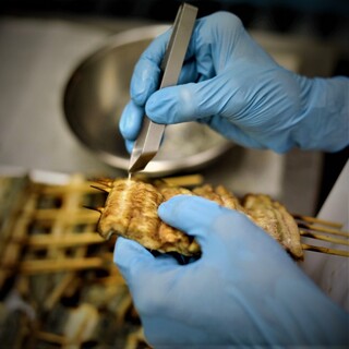 手作業で一本一本抜いた、食べやすい“骨抜き鰻”を堪能