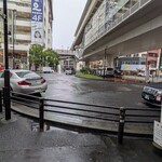 一由そば - エスカレーターで地上に降りると…こんな感じ