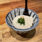 炭火焼鳥 きち蔵 - つきだし(自家製豆腐)