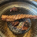 熟成焼肉いちばん 曲金店 - 壺入り一本カルビ