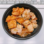 五反田 信濃屋 - ◆てりやき丼 ¥600
      ◆肉串(1本) ¥170
      ※税込