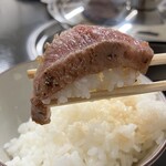 やすだ - タタキの肉寿司