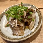 もつ焼★キャプテン - お通しのキノコと大根おろし