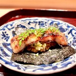 多仁本 - 定番の飯蒸しの手巻き　パリパリの鰻と白瓜の酢漬けを巻いて　いつも旨い！