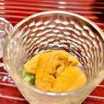 多仁本 - 雲丹とオクラ、蓴菜そしてその下にトコロテン