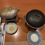 絶景の宿 犬吠埼ホテル - 右は鮑　左は陶版焼　火入れ前