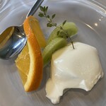 Raduno - ◉ デザート
      　☘️ 自家製パンナコッタは、上品な甘さで
      　　　美味しかったです！