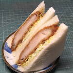 セブンイレブン - 料理写真:...「チキンカツサンド（380円）」、トンカツではなく「チキン」カツだったorz