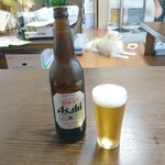 焼きとり かっちゃん - 瓶ビール・店内にはワンちゃん