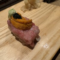 鮨 いつみ - マグロ突先の上にウニ、キャビア、山葵