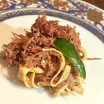 和牛焼肉 やくにく 路地裏 - 乾豆腐コンビーフピリ辛和え