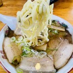 ラーメンうめ八 - ネギの下にメンマが