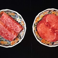 1. 赤身肉は「厳選国産黒毛和牛」を使用し   少量づつの小皿でご提供します。