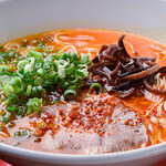 Yatai Nawo Tokiwo - 明太子基底的微辣正宗猪骨拉面红。￥850。