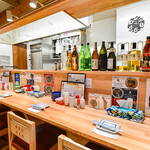 Yatai Nawo Tokiwo - 店内只有吧台，常常可以看到当地人亲切地交谈。