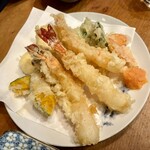 富田屋 - 大エビ(3)(油)
      「野菜の天ぷらを見繕ってください」