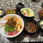 江戸前回転鮨　弥一 - 海鮮丼