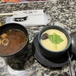 江戸前回転鮨　弥一 - 赤だし　茶碗蒸し