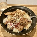 ウマミタクラミ - 味噌豚丼700円